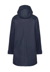 Marineblauwe waterdichte jas met capuchon, heeft een rechte snit, lange mouwen en een gladde textuur. Zonder zichtbare sluitingen of versieringen.