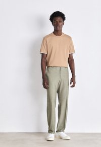BOSS THOMPSON - Paprasti marškinėliai - medium beige