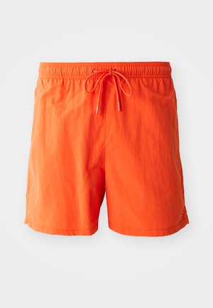 Shorts de bain orange avec une taille élastique, cordon de serrage ajustable, poches latérales et une texture légère. Design simple, sans motifs.