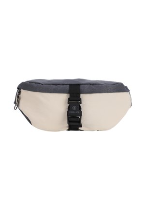 Sac de taille rond en tissu crème et gris, avec un dessus texturé, une fermeture à boucle noire et un motif hexagonal subtil sur la partie supérieure.