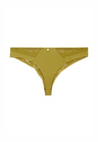 Tanga vert olive avec bord en dentelle, design sans couture et couture décorative. Présente un petit accent en perle au centre avant.