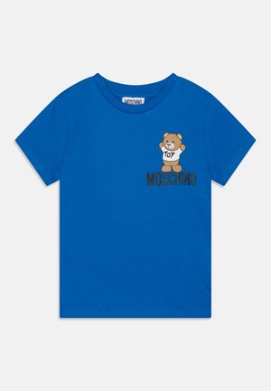 Blå bomulds-T-shirt med en tegneseriebjørn og teksten "MOSCHINO" i sort. Rund halsudskæring og korte ærmer.