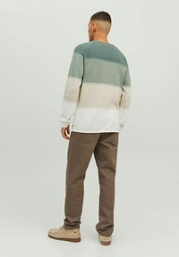 Jack & Jones JJEHILL CREW NECK  - Pulóver - granite green
