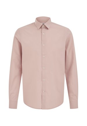 Ilgas rankovėmis šviesiai rožinė vyriška marškinėliai su atvartiniu apykakliu ir šešiais priekiniais mygtukais, rodomi ant baltos spalvos fono.