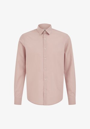 Męska koszula z długim rękawem w jasnoróżowym kolorze, zapinana na guziki, z kołnierzykiem w szpic i sześcioma guzikami z przodu, prezentowana na białym tle.