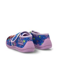 Zapatillas moradas y azules para niños con patrón floral, con correas de gancho y lazo y el texto "Elsa y Anna" en el lateral.