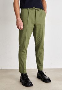 BOSS PERIN - Tygbyxor - open green