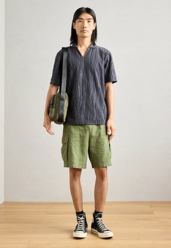 RELAXED FIT CARGO - Shorts3