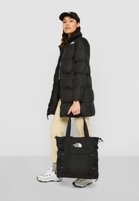 The North Face - BOREALIS TOTE UNISEX - Borsa a mano - black Immagine in miniatura 1