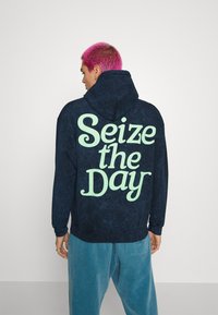 Mennace SEIZE THE DAY HOODIE - Camisola - black