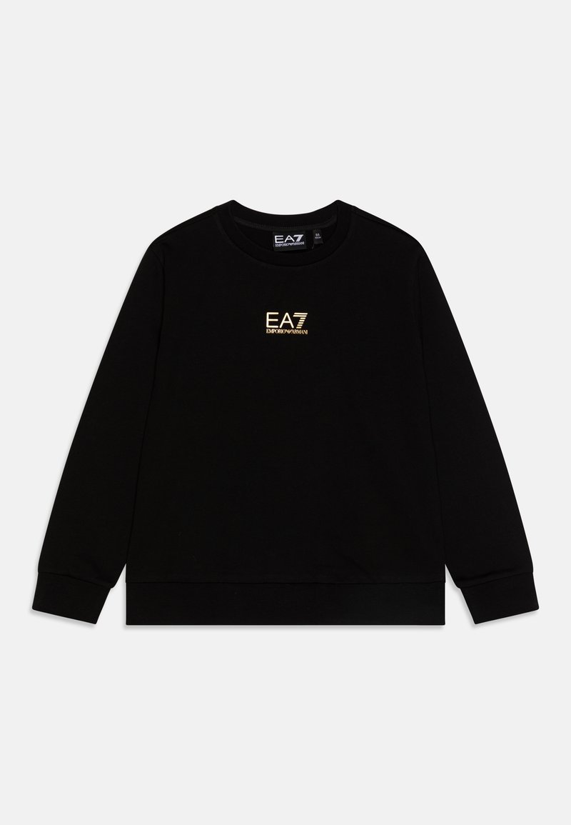 Sweatshirt preto com mangas longas, punhos e bainha canelados, apresentando um logo dourado EA7 no peito. Tecido macio com uma textura suave.