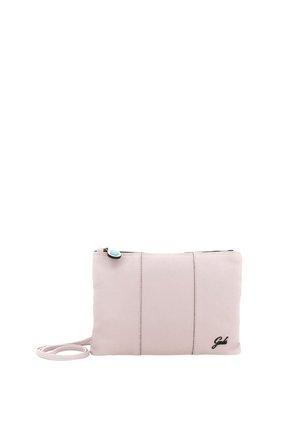 Piccola borsa a tracolla in pelle rosa chiaro con chiusura a zip e tracolla sottile, caratterizzata da un piccolo cursore tondo blu e un logo nero.