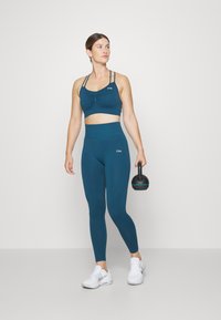 ICANIWILL DEFINE SEAMLESS SCRUNCH BRA - Sujetadores deportivos con sujeción media - teal