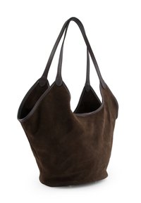 Brązowa zamszowa torba tote z ciemnymi skórzanymi uchwytami, o okrągłym kształcie i otwartym topie. Charakteryzuje się miękką fakturą i minimalistycznym designem.