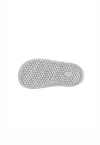 Suela de zapato de goma blanca con un patrón texturizado de puntos en relieve y un corte ovalado, con una marca cerca del talón y un borde liso.