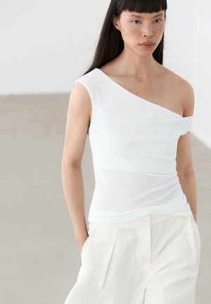 Massimo Dutti, ASYMMETRIC OFF-THE-SHOULDER TOP - T-Shirt print - white