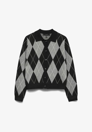 Sort og grå argyle-mønstret cardigan med lange knapærmer, krave samt ribstrikkede manchetter og kant, lagt fladt på hvid baggrund.