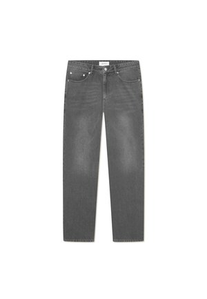 Sive jeans s ravnim hlačnicama. Vključuje pet žepov, gumba za zapiranje in subtilno bledenje po tkanini.