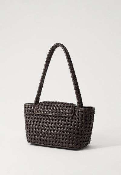 Elleme COURRIER - Käsilaukku - dark brown