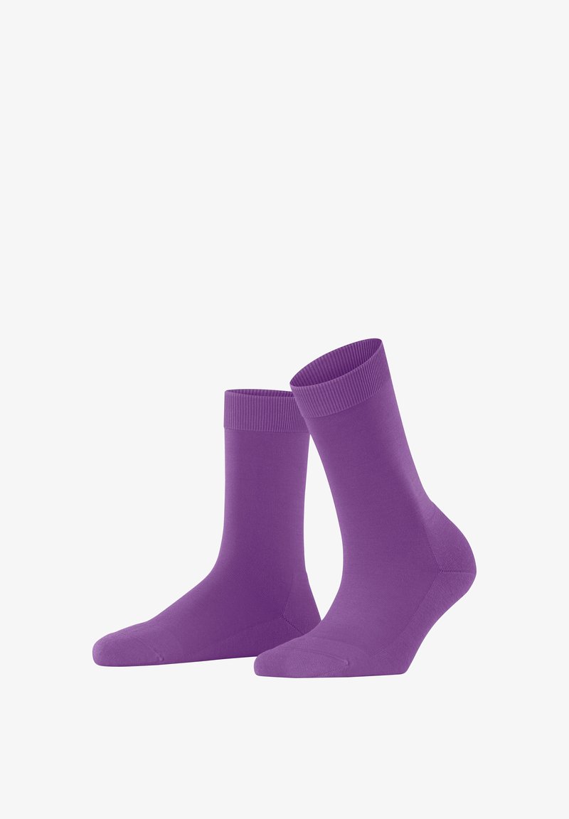 Lila Baumwollsocken mit gerippten Bündchen, knöchellangem Design, nahtloser Zehenpartie und glatter Textur. Leicht und bequem für optimalen Tragekomfort.