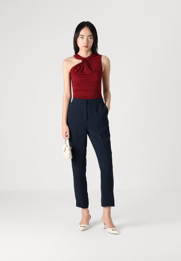 SLIM PULL ON PANT - Trousers4