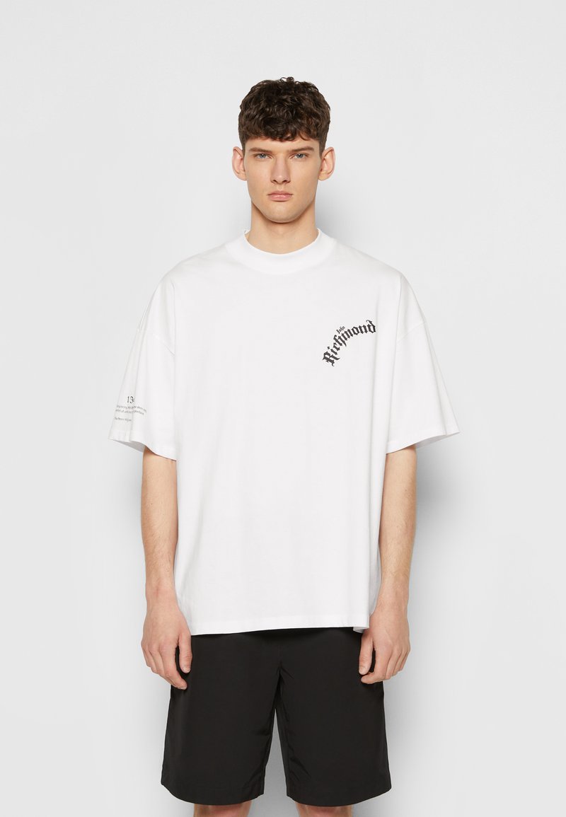 Herren T-shirts & Polos | John Richmond OVER RUNFLIK JIL T-Shirt print white/weiß - JG98687 Herren T-shirts & Polos | John Richmond OVER RUNFLIK JIL T-Shirt print white/weiß - JG98687