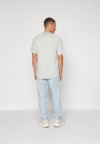 Under Armour UNSTOPPABLE - Pantalon de survêtement - harbor blue/black