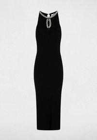 Abito midi nero a coste con silhouette aderente. Caratterizzato da un collo decorato con gioielli e design a halterneck. Texture liscia, senza maniche.
