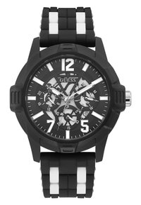 Černé gumové hodinky s texturovaným páskem a bílými akcenty. Velký černý ciferník se stříbrnými ručičkami a třemi subciferníky. Číselné ukazatele: 12 a 5.