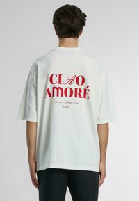 PROHIBITED Camiseta estampada - white