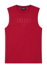 Camiseta sin mangas roja hecha de suave algodón, con un escote redondo y un estampado que dice "FREDDY TRAINING DEPT." en la parte frontal.