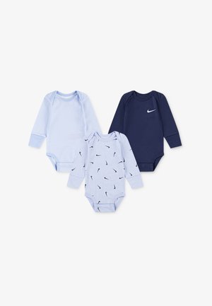 Három hosszú ujjú bababody: világoskék csíkos, világoskék fekete Nike logókkal és sötétkék fehér Nike jelvel.