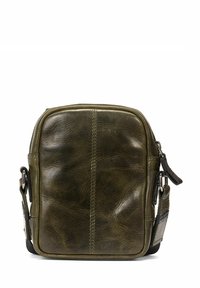 Ciemnozielona skórzana torebka na ramię o prostokątnym kształcie, z teksturowaną powierzchnią, wyraźnym haftem i regulowanym paskiem.