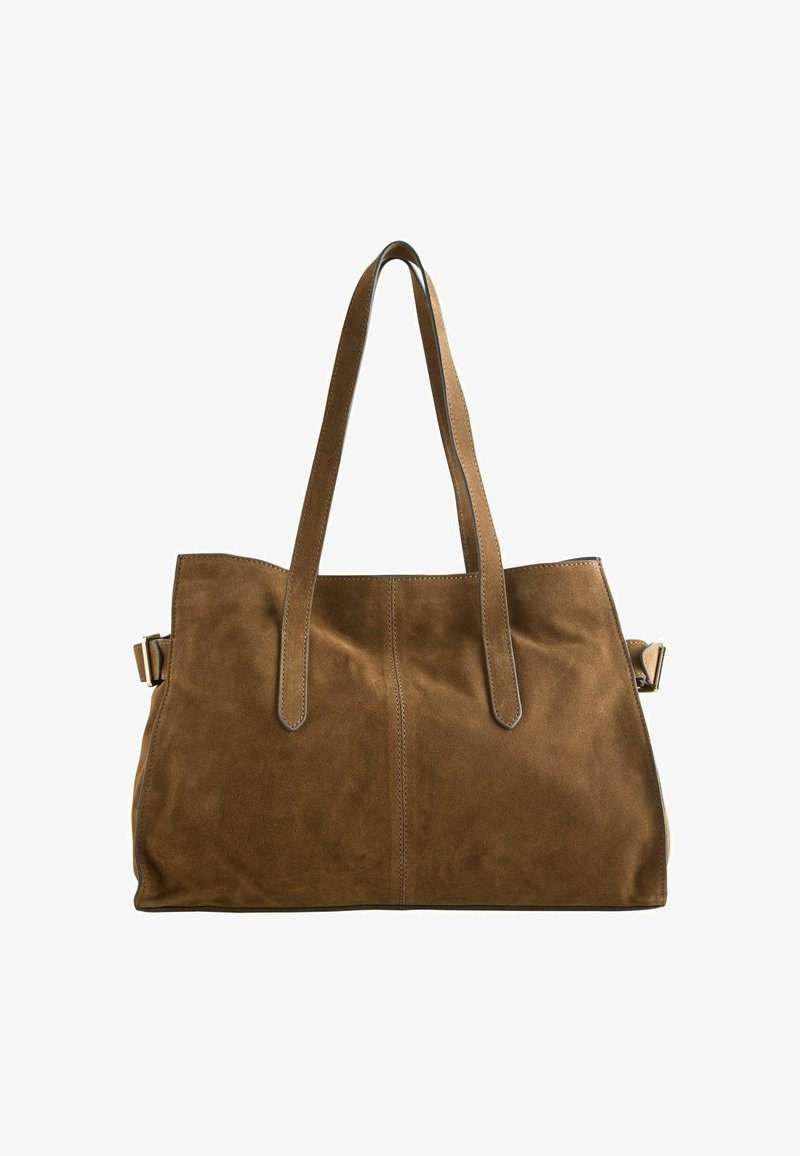 Sac tote en suede marron avec deux longues anses et des détails de boucle sur les côtés, de forme rectangulaire, design minimaliste.