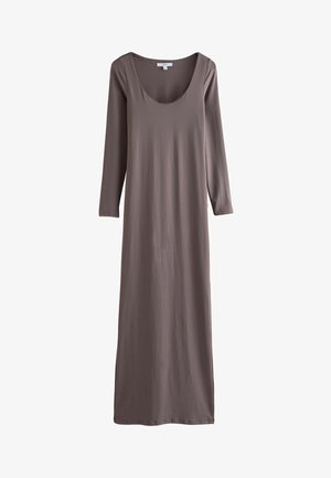 Vestido maxi de manga larga en un tono topo apagado. Presenta un escote redondeado y una tela suave y elástica. Diseño simple y recto.
