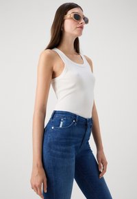 Marc O'Polo DENIM TROUSERS HIGH WAIST - Ļoti pieguloši džinsi - bright blue