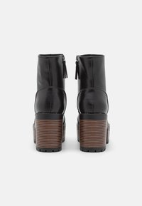 even and odd bottines