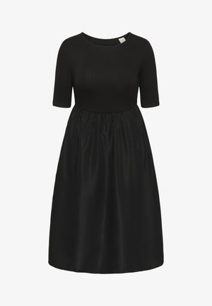 Schwarzes knieumspielendes Kleid mit einem gerippten Kurzarm-Oberteil und einem gerafften Satinstoff-Rock, ausgestattet mit einem runden Ausschnitt.