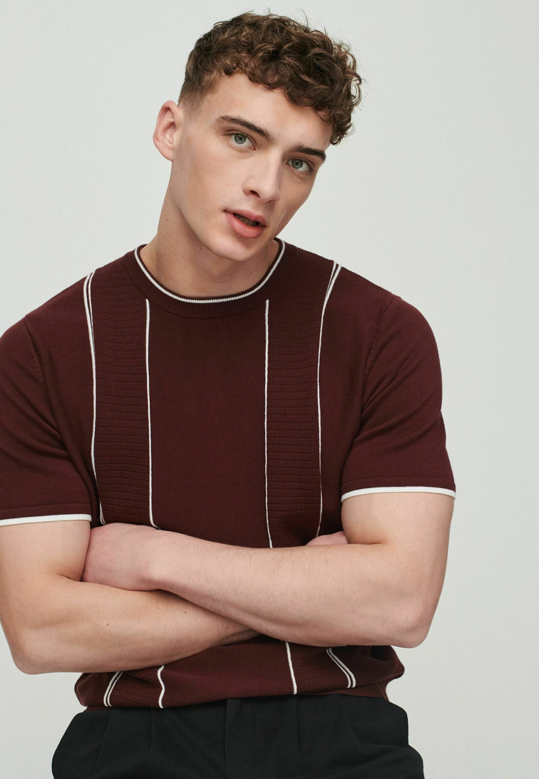 Knitted crew neck t shirt Clearance