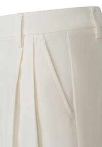 White pleated trousers with a smooth texture, featuring side pockets and a fitted waistband, highlighted by tailored stitching details.