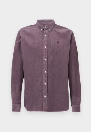 Lilla fløjlskjorte med knap-ned krave, lange ærmer og et diskret logo på brystet. Har en front lukning med knapper.