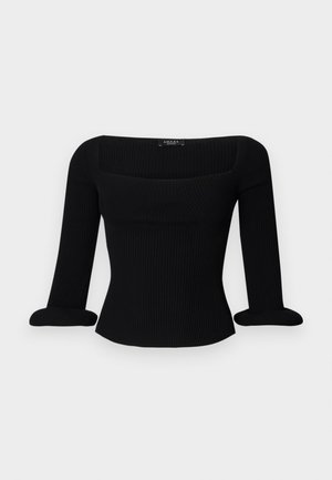 Haut à manches longues noir à côtes avec un décolleté carré et des poignets roulés. Le tissu a une texture lisse et une silhouette ajustée.