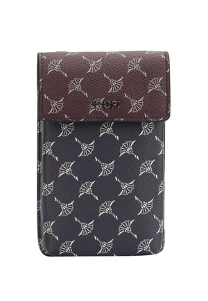 Kleine leren pouch met klepsluiting, met een herhaald wit bloemmotief op een donkerblauwe en bruine achtergrond en een metalen JOOP-logo.