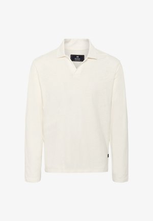 Valge pika varrukaga polo särk, millel on V-kaelus, soonikuline krae ja tekstuuriga kangas. Alumises vasakus nurgas on väike brändi silt.