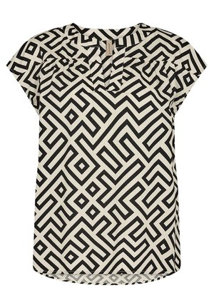 Blouse à manches courtes avec motif labyrinthique géométrique noir et blanc et légers plis près de l'encolure ronde.