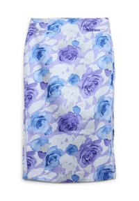 Jupe crayon avec un motif floral aquarelle dans des tons de bleu et de violet sur un fond lavande clair, avec une fente sur le côté.