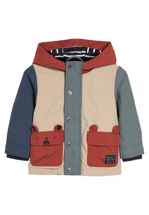 Veste à capuche pour enfants avec devant beige, manches bleues et vertes, poches rouges ornées de visages d'ours, et boutons-pression à l'avant.