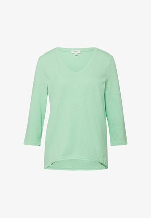 Miętowa zielona koszulka z długim rękawem i dekoltem w serek, z lekko zaokrąglonym dołem, przedstawiona na białym tle.