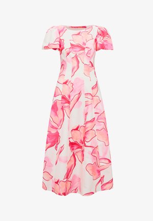 Λευκό μίντι φόρεμα με μεγάλα ροζ και κόκκινα λουλουδένια σχέδια και κοντά φουσκωτά μανίκια.