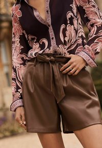 Lipsy REGULAR FIT - Paitapusero - purple
